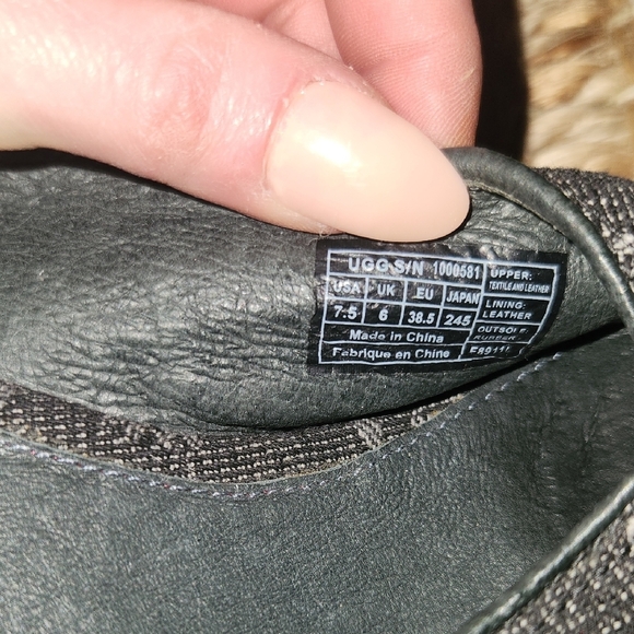 UGG Black Wedge Sandals with Artistic Embroidery - Picture 2 of 6